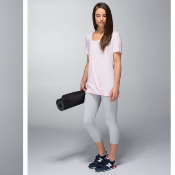 Lululemon Twist Tee Heathered Barely Pink Top - Picture 3 of 7